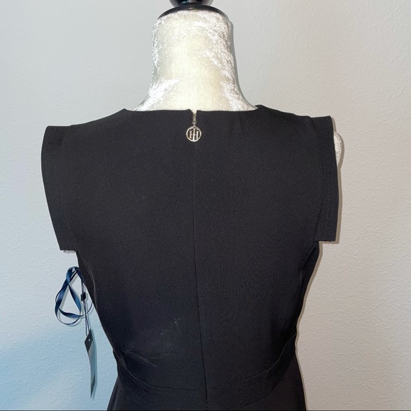 TOMMY HILFIGER
ESSENTIAL SLEEVELESS DRESS - Picture 7 of 8